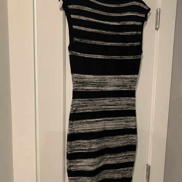FOREVER 21 Sleeveless Fitted Bodycon Black & Silver Size Small Sweater Dress - Picture 7 of 7